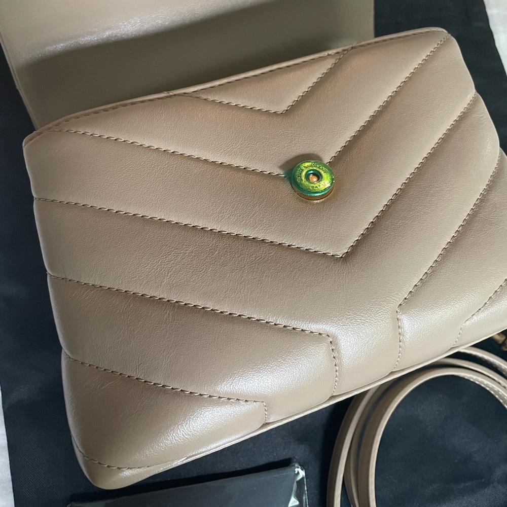 ❌SOLD❌ Saint Laurent Toy LouLou Light Dark Beige - Picture 5 of 15